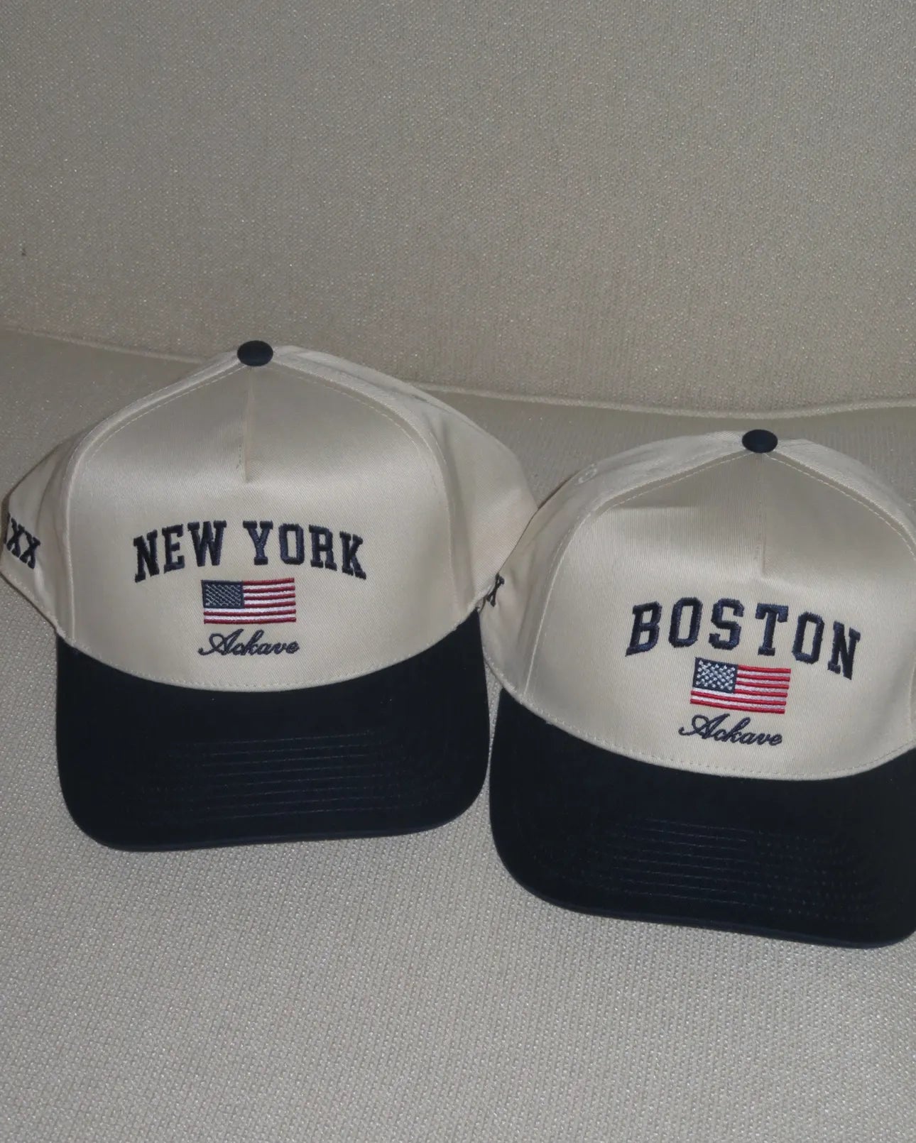 Ackave New York snapback cap, cream crown with navy brim